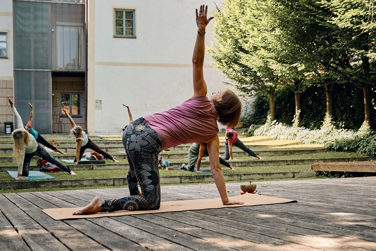 Free Soul Yoga – Yogapraxis – Yoga-Gruppenstunde im Freien